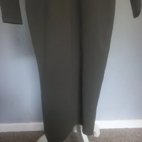 🥳HOST PICK🥳Nookie olive green bombshell plunge v neck body con midi dress (8) - Picture 3 of 9